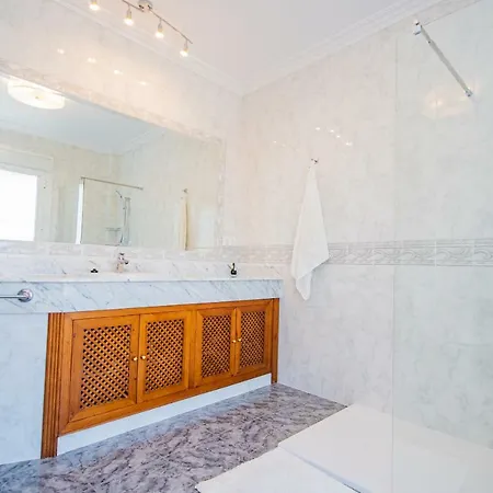Cubo's Yedra Guadalmar Villa *